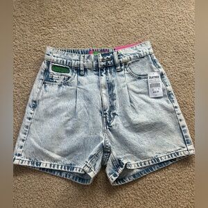 Empyre Zumiez Shorts/jorts Loose fit 
scrunch waistband
size xs
OBO ON PRICE